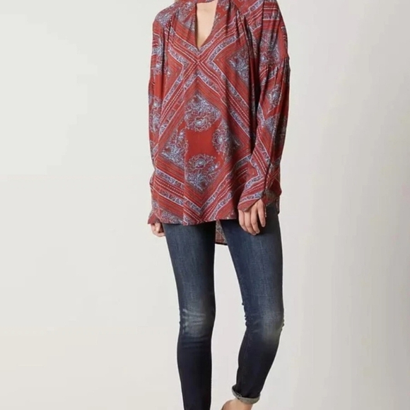 Free People Walking on a Dream Tunic Blouse Red Blue Geometric - Size Small NWT - Picture 4 of 10